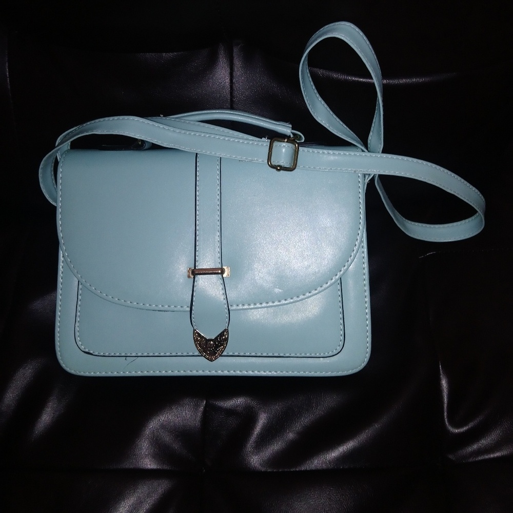 Shoulder bag.